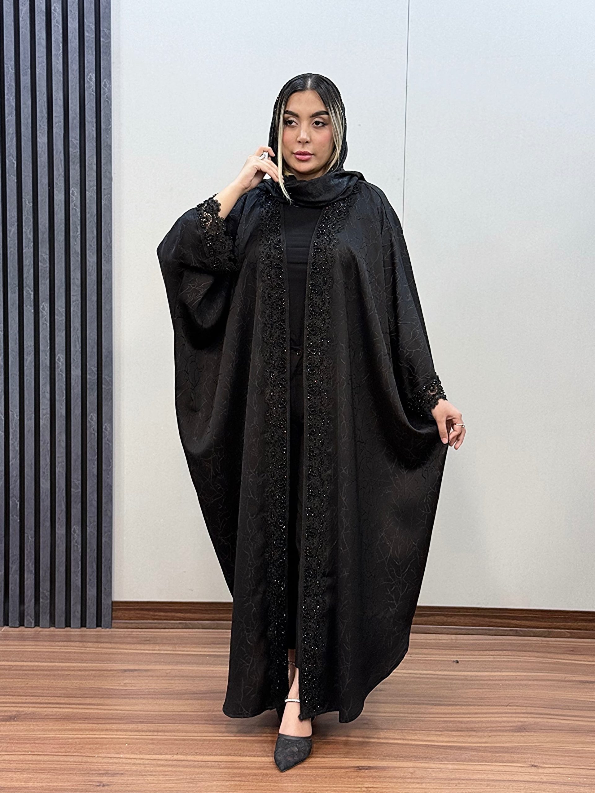 photo-output (104) مانتو عبایی نیلوپر کد 1068 - Image 1